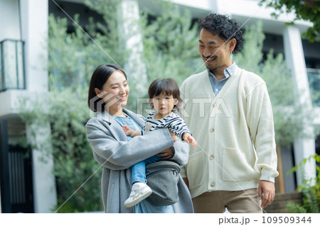 冬の家族 屋外 冬の家族 屋外 109509344
