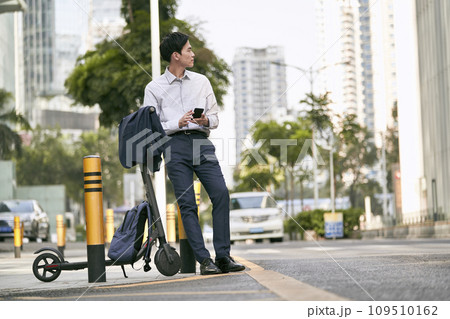 young asian business man standing on street 109510162