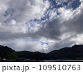 伊根町の舟屋と海と空 109510763