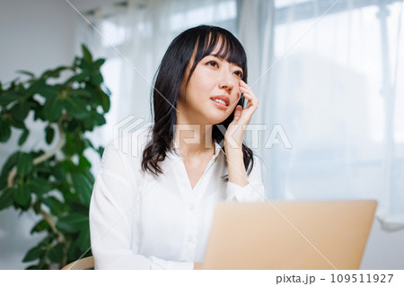 リモートワークイメージ 109511927