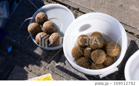 鯉釣りのエサ 109512782