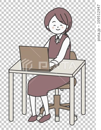 一位女士正在操作電腦，微笑著面向前方 109512947