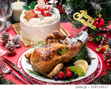 ローストチキンとクリスマスケーキ ローストチキンとクリスマスケーキ 109514017