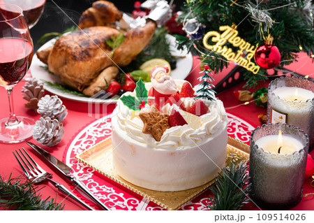 クリスマスケーキとローストチキン 109514026