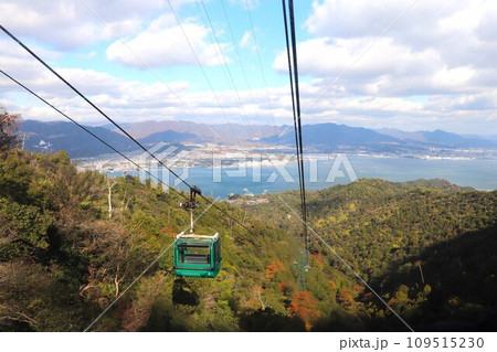 瀬戸内海を望むロープウエー　弥山　宮島　世界遺産　広島県 109515230