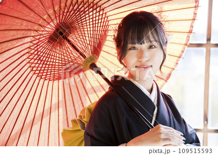 成人式前撮りイメージ　女性着物姿 109515593