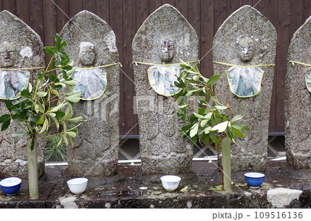 庶民に親しまれ地域を見守ってくれるかわいいお地蔵様 109516136