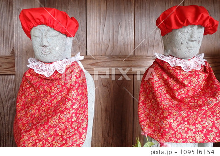 庶民に親しまれ地域を見守ってくれるかわいいお地蔵様 109516154