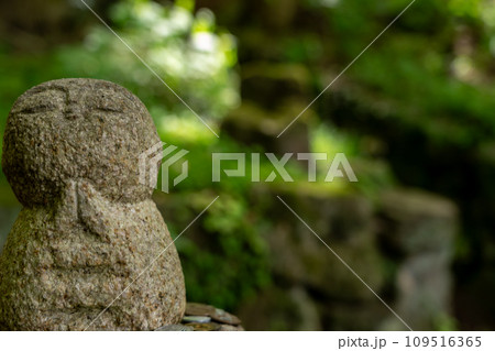 庶民に親しまれ地域を見守ってくれるかわいいお地蔵様 109516365