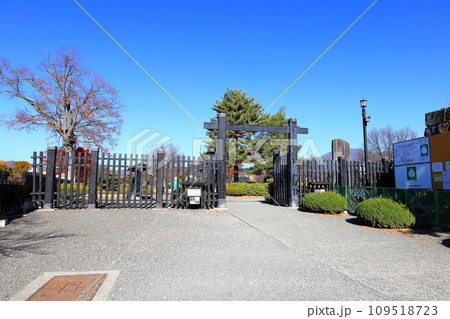 長野県松本市　秋の国宝　松本城二の丸御殿跡 109518723