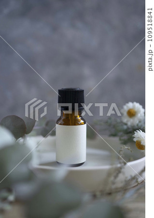 アロマオイルのボトル アロマオイルのボトル 109518841