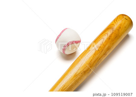 硬式野球ボールと木製バット 109519007