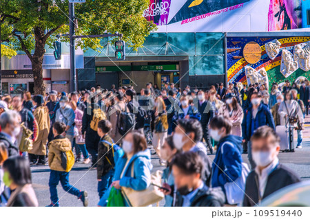 日本の東京都市景観 インフル予防に効果のないマ着増でコロナエアロゾル感染爆発再び誘発か=8日、渋谷 日本の東京都市景観 インフル予防に効果のないマ着増でコロナエアロゾル感染爆発再び誘発か=8日、渋谷 109519440