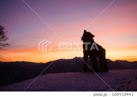 Wooden sculpture of a wolf. Italian landmark at dawn 109519441