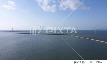 海に並ぶ風力発電 海に並ぶ風力発電 109519678