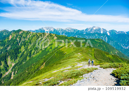 夏の爺ヶ岳登山(種池山荘~爺ヶ岳南峰の稜線から立山・剱岳方面の眺め) 夏の爺ヶ岳登山(種池山荘~爺ヶ岳南峰の稜線から立山・剱岳方面の眺め) 109519932