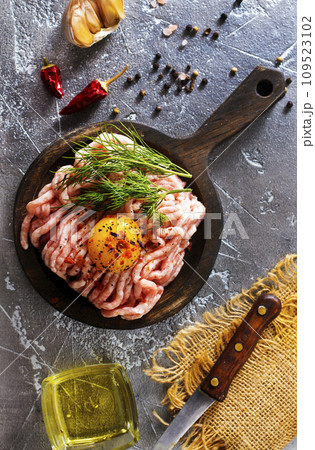 Raw minced meat with olive oil, yolk, and garlic. 109523102