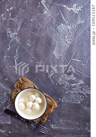 Traditional Italian mozzarella in bowl Traditional Italian mozzarella in bowl 109523167