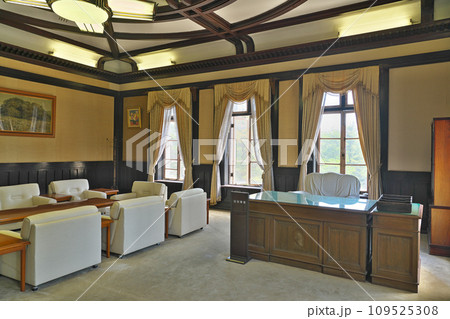 【山口県政資料館 (旧山口県庁舎)(旧知事室)】 山口県山口市滝町 109525308