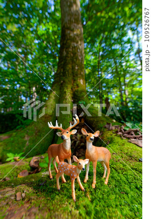 鹿の親子のフィギュア 鹿の親子のフィギュア 109526767