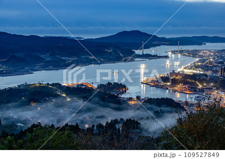 気仙沼市安波山から見える早朝の風景 109527849