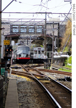 伊豆急行線の風景 伊豆高原駅(黒船電車 伊豆急2100系車両と伊豆急8000系車両(旧東急車両)) 伊豆急行線の風景 伊豆高原駅(黒船電車 伊豆急2100系車両と伊豆急8000系車両(旧東急車両)) 109527996