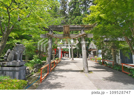 【高嶺稲荷神社】 山口県山口市滝町 【高嶺稲荷神社】 山口県山口市滝町 109528747
