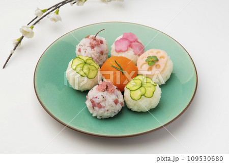 手まり寿司と桜,梅の花 109530680