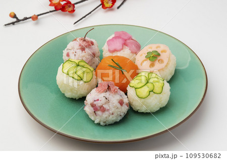 手まり寿司と桜,梅の花 109530682