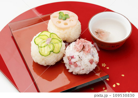 手まり寿司 赤い盆皿 手まり寿司 赤い盆皿 109530830
