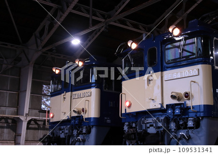 レトロな車両庫に佇むEF64形電気機関車たち_2023/11/25撮影 109531341