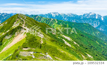 夏の爺ヶ岳登山(爺ヶ岳中峰から立山・剱岳方面の眺め) 夏の爺ヶ岳登山(爺ヶ岳中峰から立山・剱岳方面の眺め) 109532334