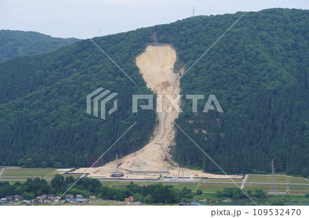 土砂崩れ 石川県白山市広瀬町 2023年5月の様子 土砂崩れ 石川県白山市広瀬町 2023年5月の様子 109532470
