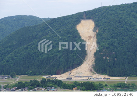 土砂崩れ 石川県白山市広瀬町 2023年5月の様子 土砂崩れ 石川県白山市広瀬町 2023年5月の様子 109532540
