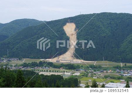 土砂崩れ　石川県白山市広瀬町　2023年5月の様子 109532545