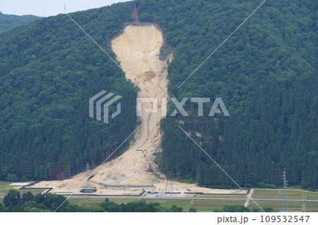 土砂崩れ 石川県白山市広瀬町 2023年5月の様子 土砂崩れ 石川県白山市広瀬町 2023年5月の様子 109532547