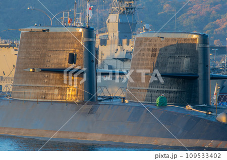 潜水艦のいる夕景 呉 潜水艦のいる夕景 呉 109533402