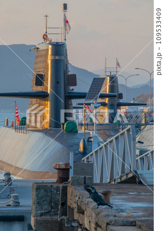 潜水艦のいる夕景　呉 109533409