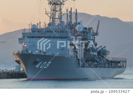 潜水艦のいる夕景　呉 109533427