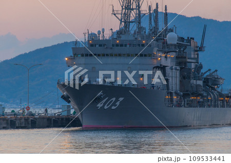潜水艦のいる夕景 呉 潜水艦のいる夕景 呉 109533441