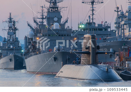 潜水艦のいる夕景 呉 潜水艦のいる夕景 呉 109533445