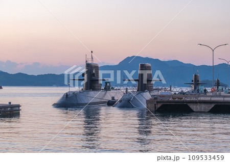 潜水艦のいる夕景 呉 潜水艦のいる夕景 呉 109533459