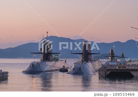 潜水艦のいる夕景 呉 潜水艦のいる夕景 呉 109533469