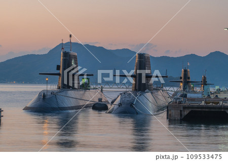 潜水艦のいる夕景　呉 109533475