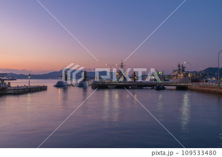 潜水艦のいる夕景 呉 潜水艦のいる夕景 呉 109533480