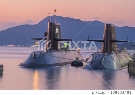 潜水艦のいる夕景　呉 109533491