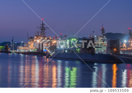 潜水艦のいる夕景　呉 109533509