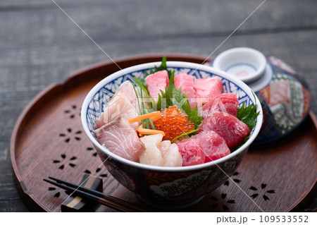 海鮮丼 109533552