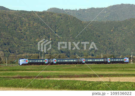 初秋の石北本線を駆ける臨時特急大雪　特急大雪　キハ283系　283系 109536022