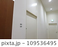 ある書庫の入り口 109536495